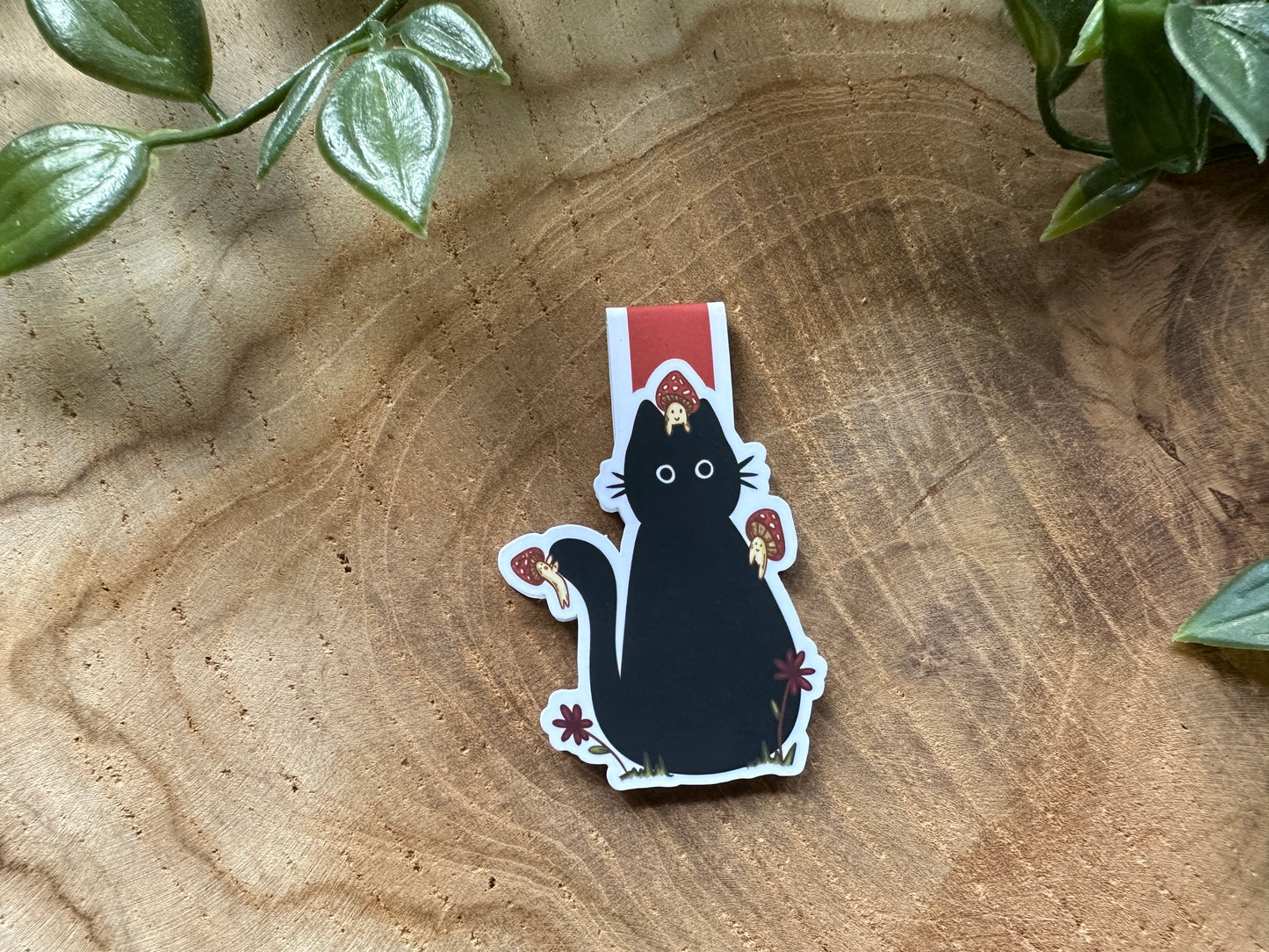 Schwarze Katze mit Pilzen Magnet-Lesezeichen