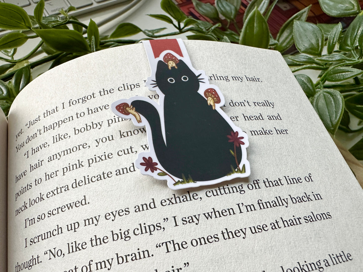 Schwarze Katze mit Pilzen Magnet-Lesezeichen
