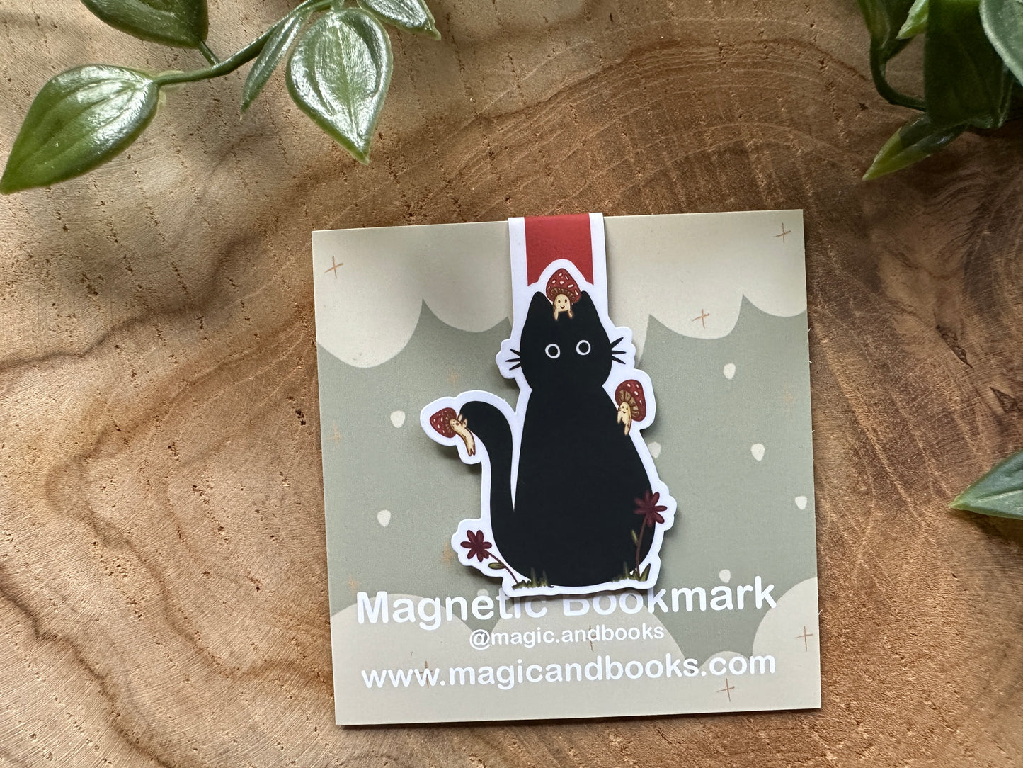 Schwarze Katze mit Pilzen Magnet-Lesezeichen