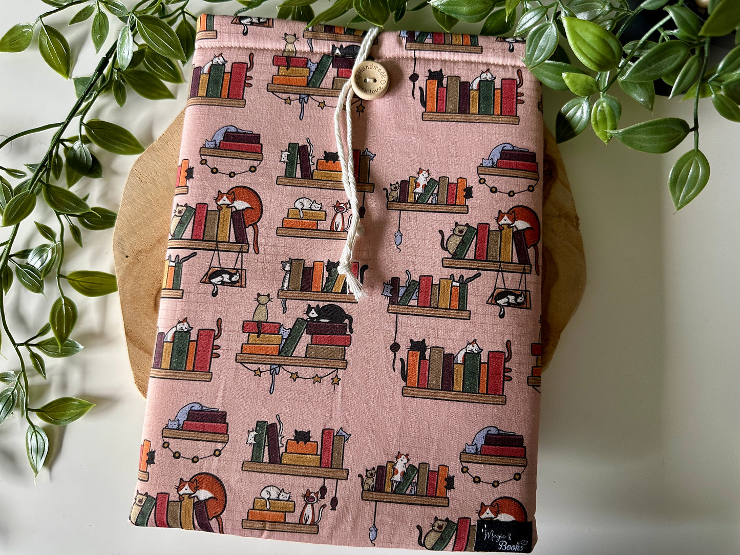 Cats in the Library Housse de Livre (Design personnel)