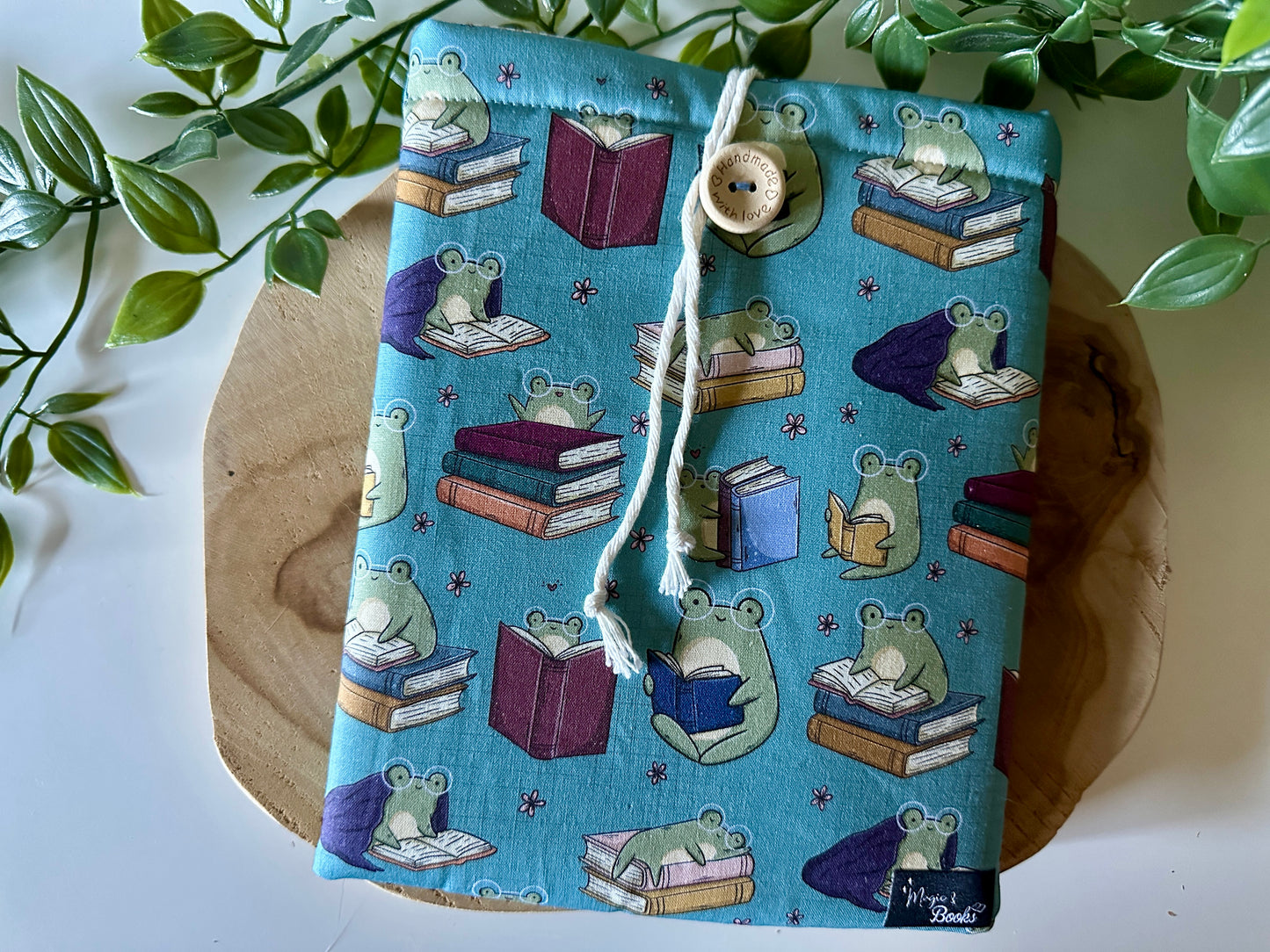 Froggie & Books E-Reader Sleeve (Own Design)