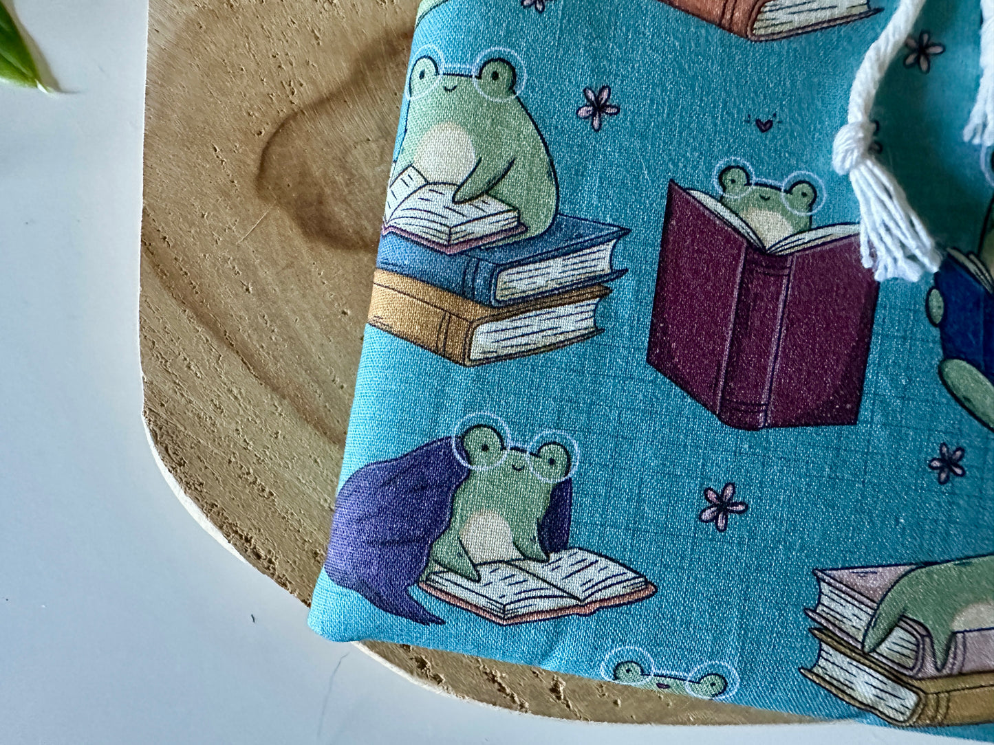 Froggie & Books E-Reader Sleeve (Own Design)