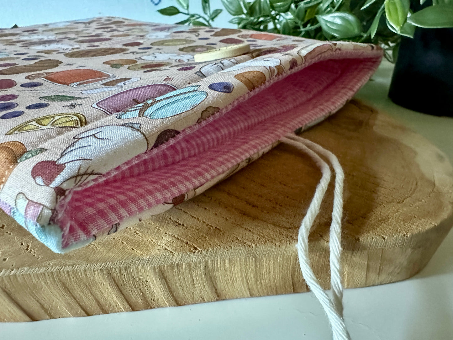 XL Bunnies & Baked Goods Boekenhoes (Eigen Ontwerp)