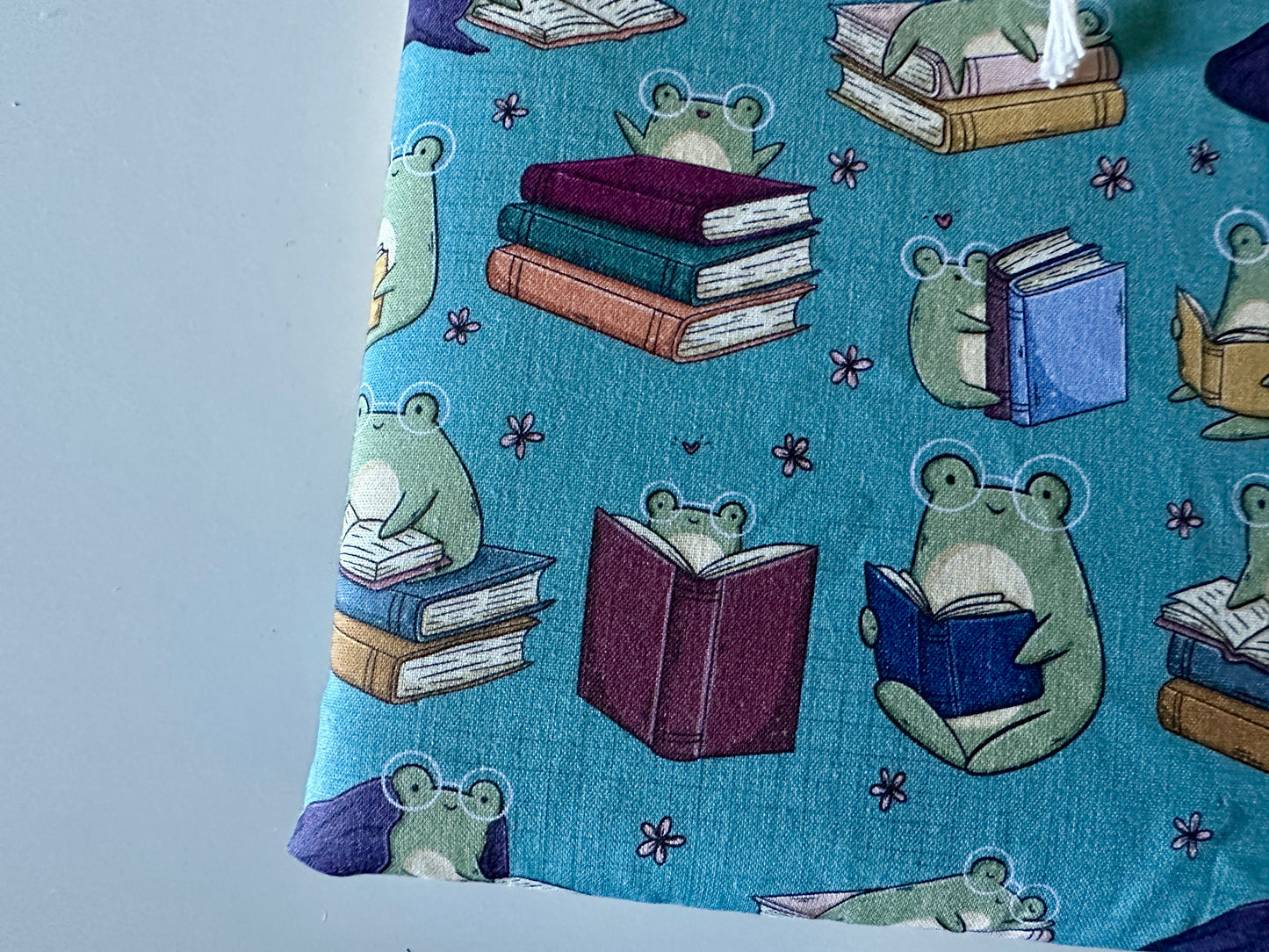 XL Froggie & Books Booksleeve (Propre Design)