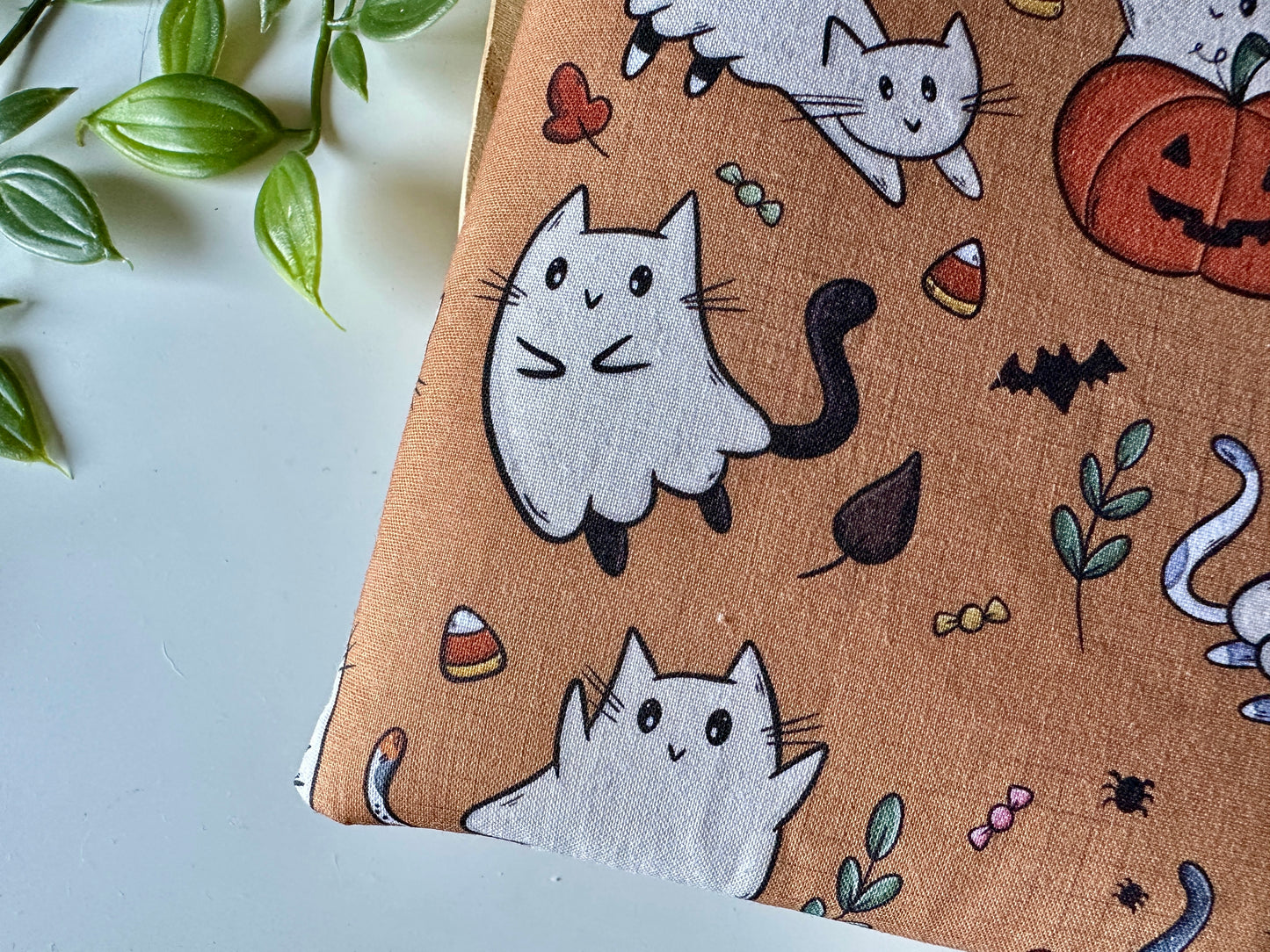 XL Ghost Cat Booksleeve (Propre Design)
