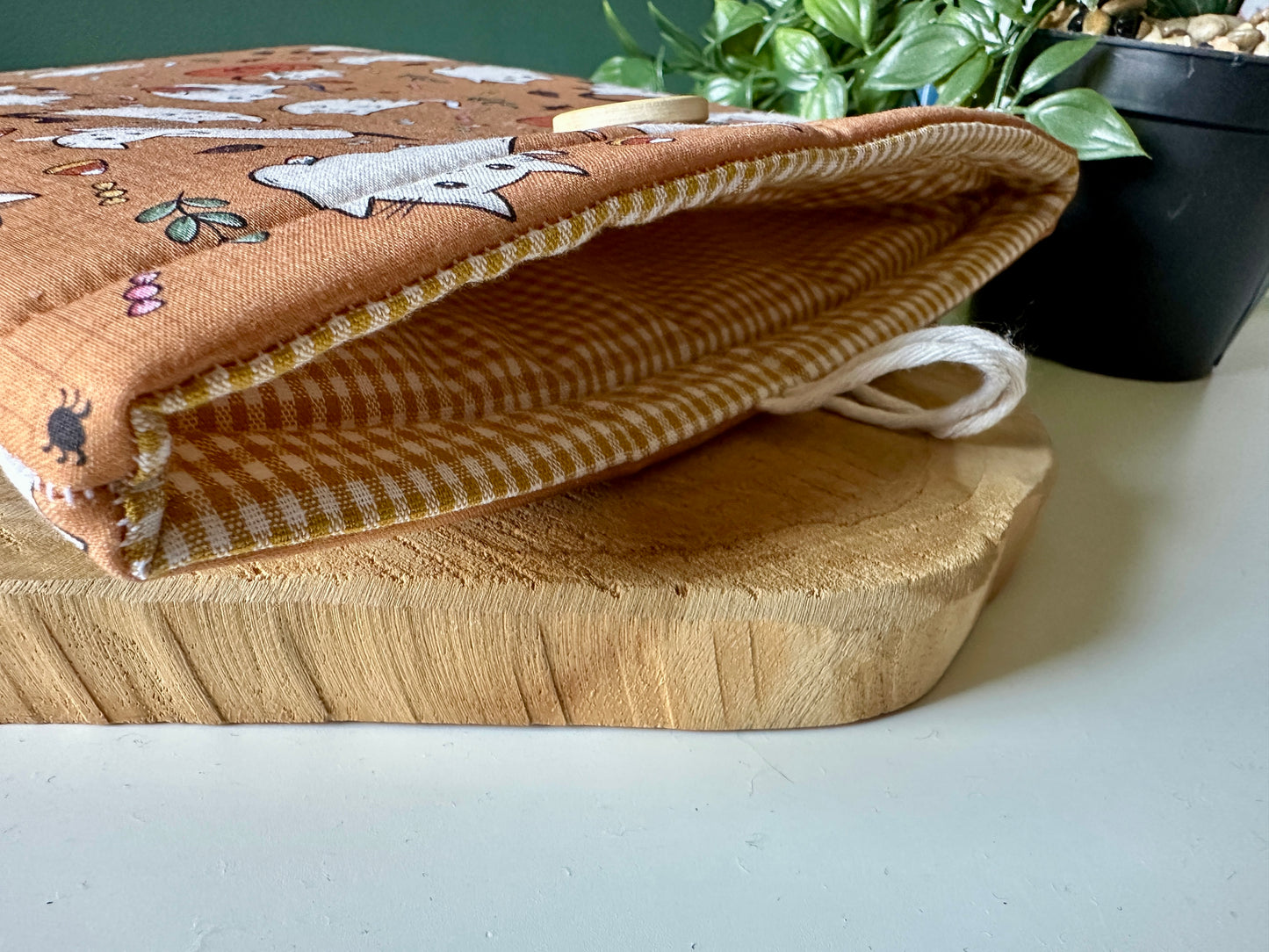 XL Ghost Cat Booksleeve (Propre Design)