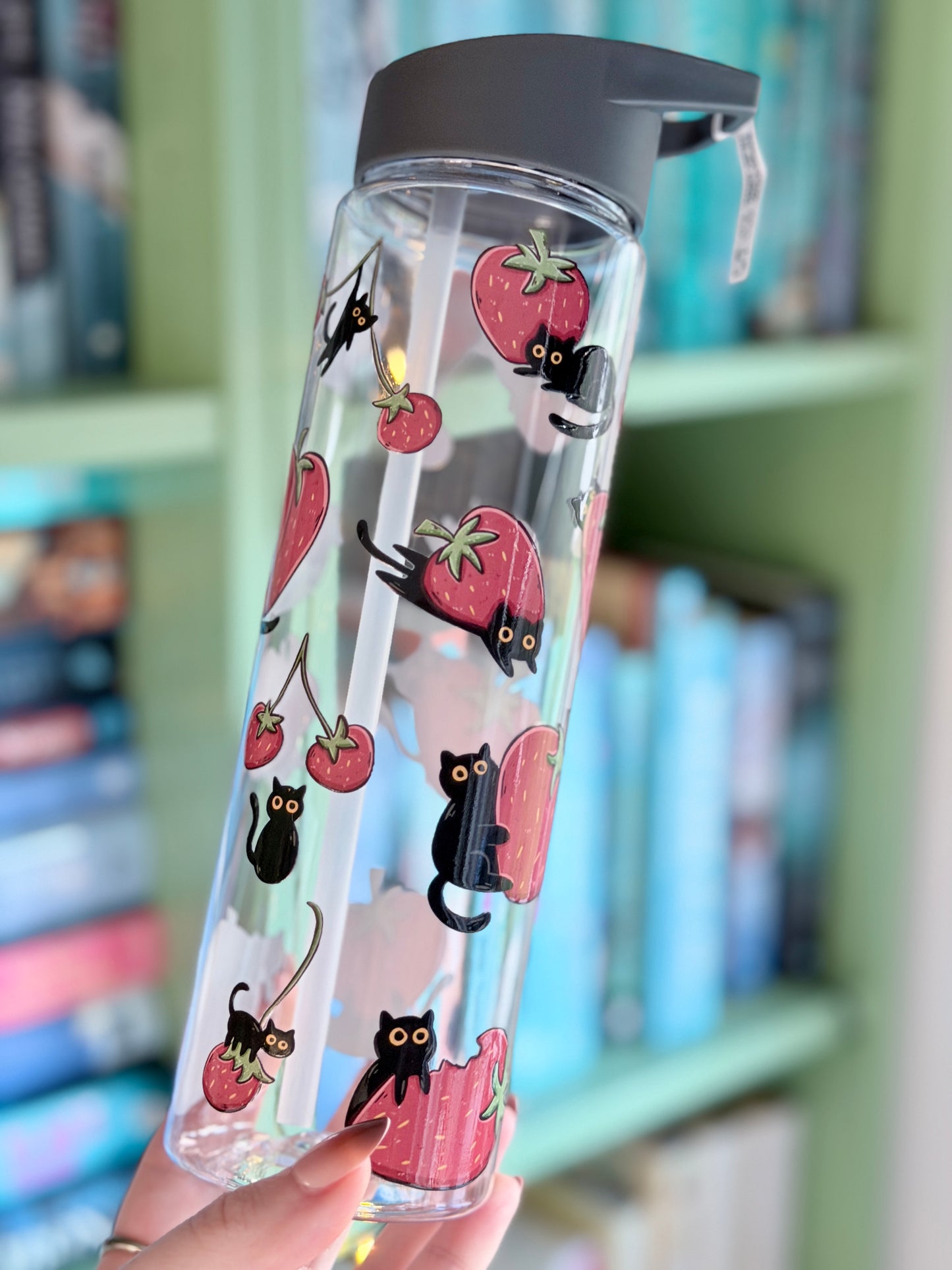 Schwarze Katzen und Erdbeeren Wasserflasche