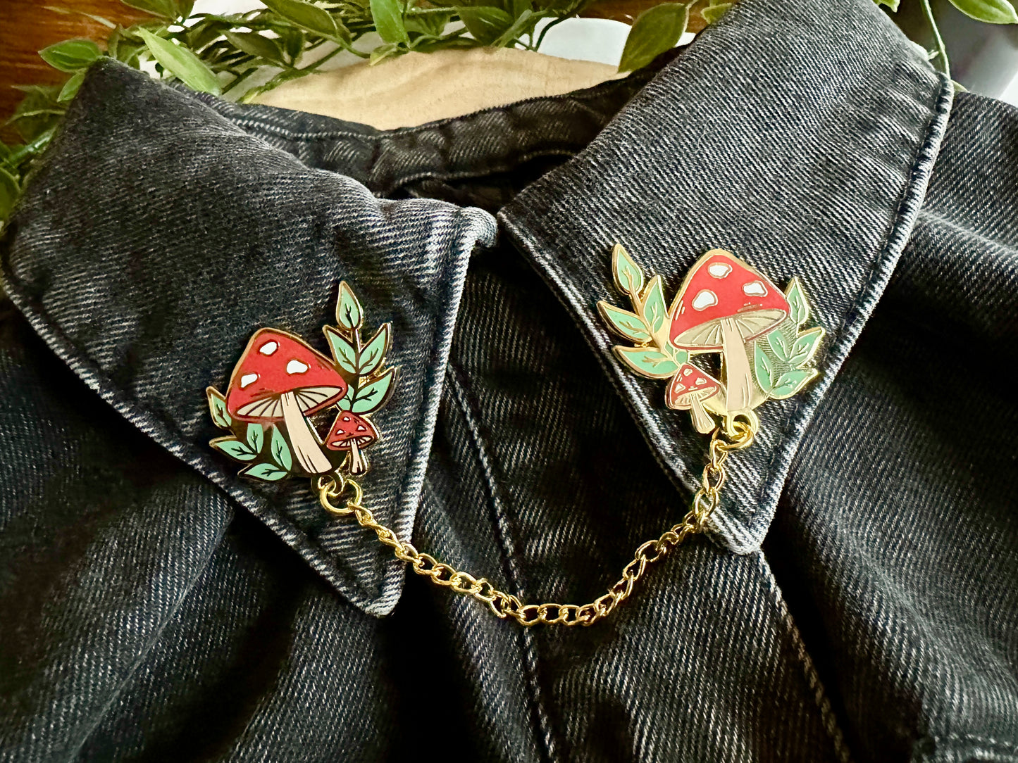 Pilze Enamel Collar Pin
