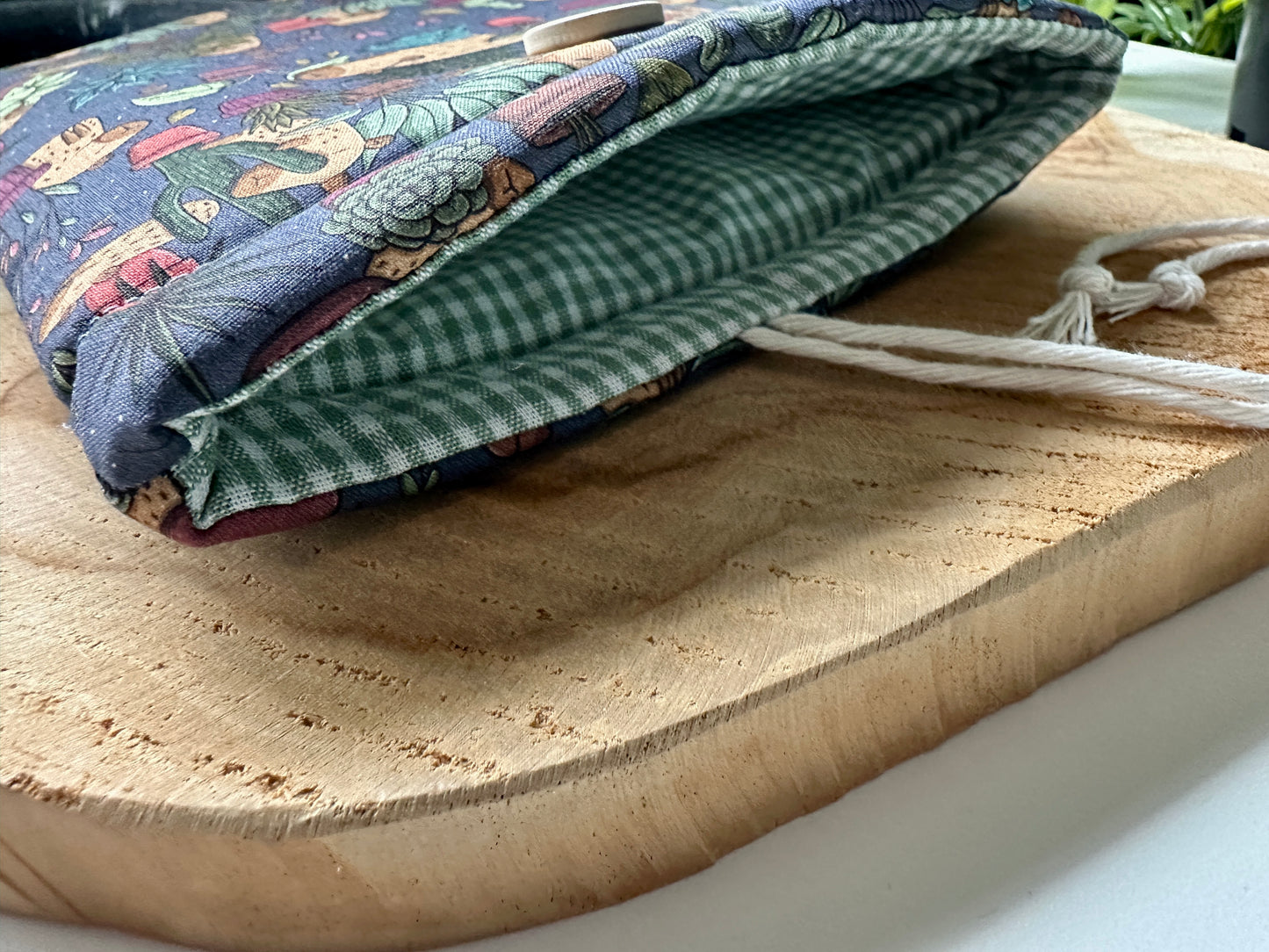 Capybara & Plants E-Reader Sleeve (Eigen Ontwerp)