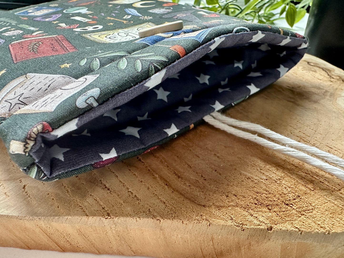 Witches E-Reader Sleeve (Own Design)
