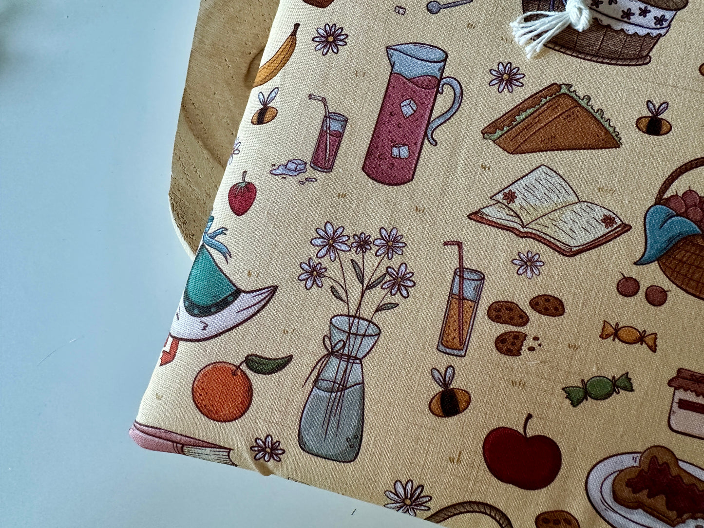 Cottage Core Picnic Boekenhoes (Eigen Ontwerp)