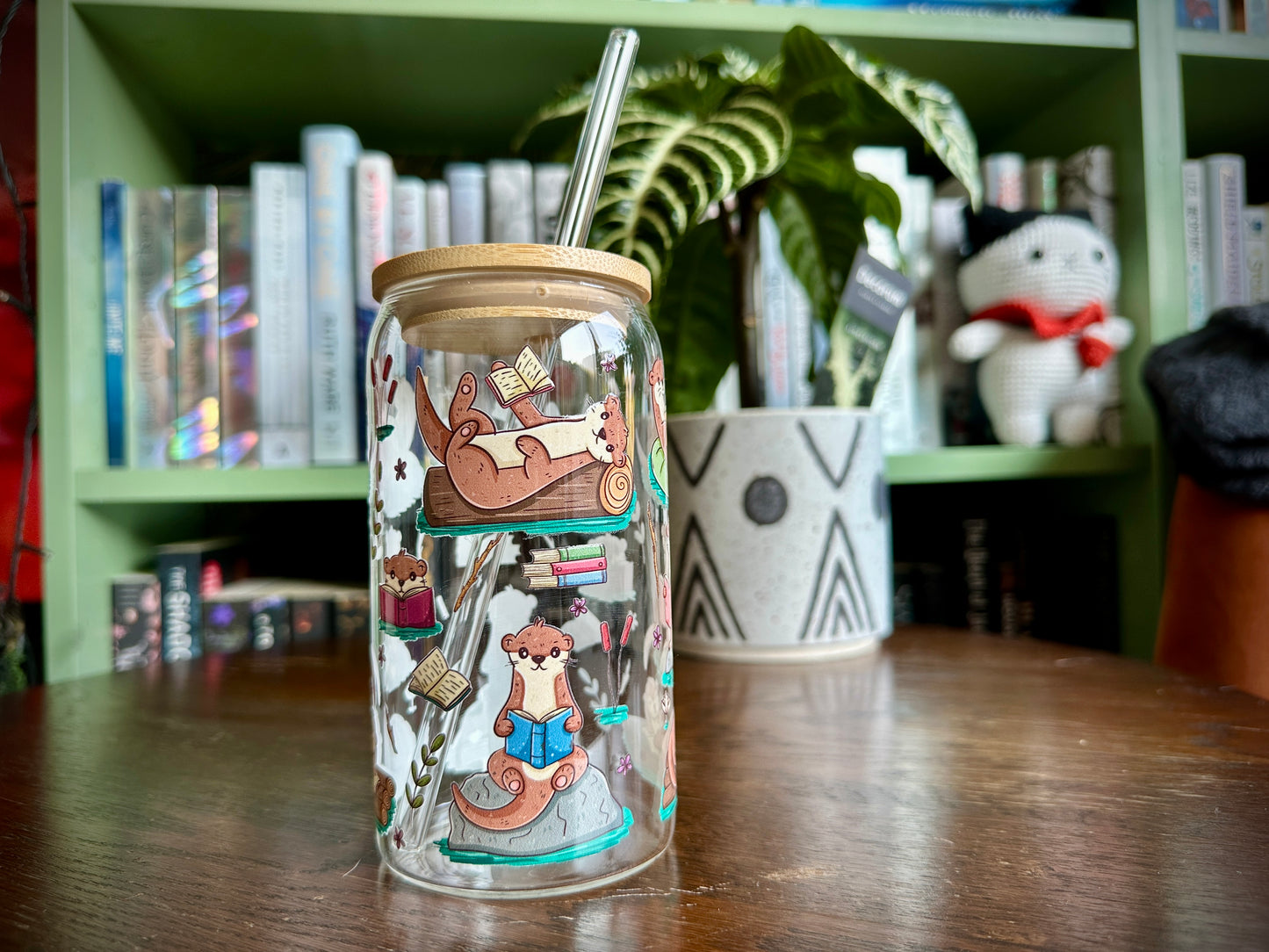 lesende Otter Glasbecher