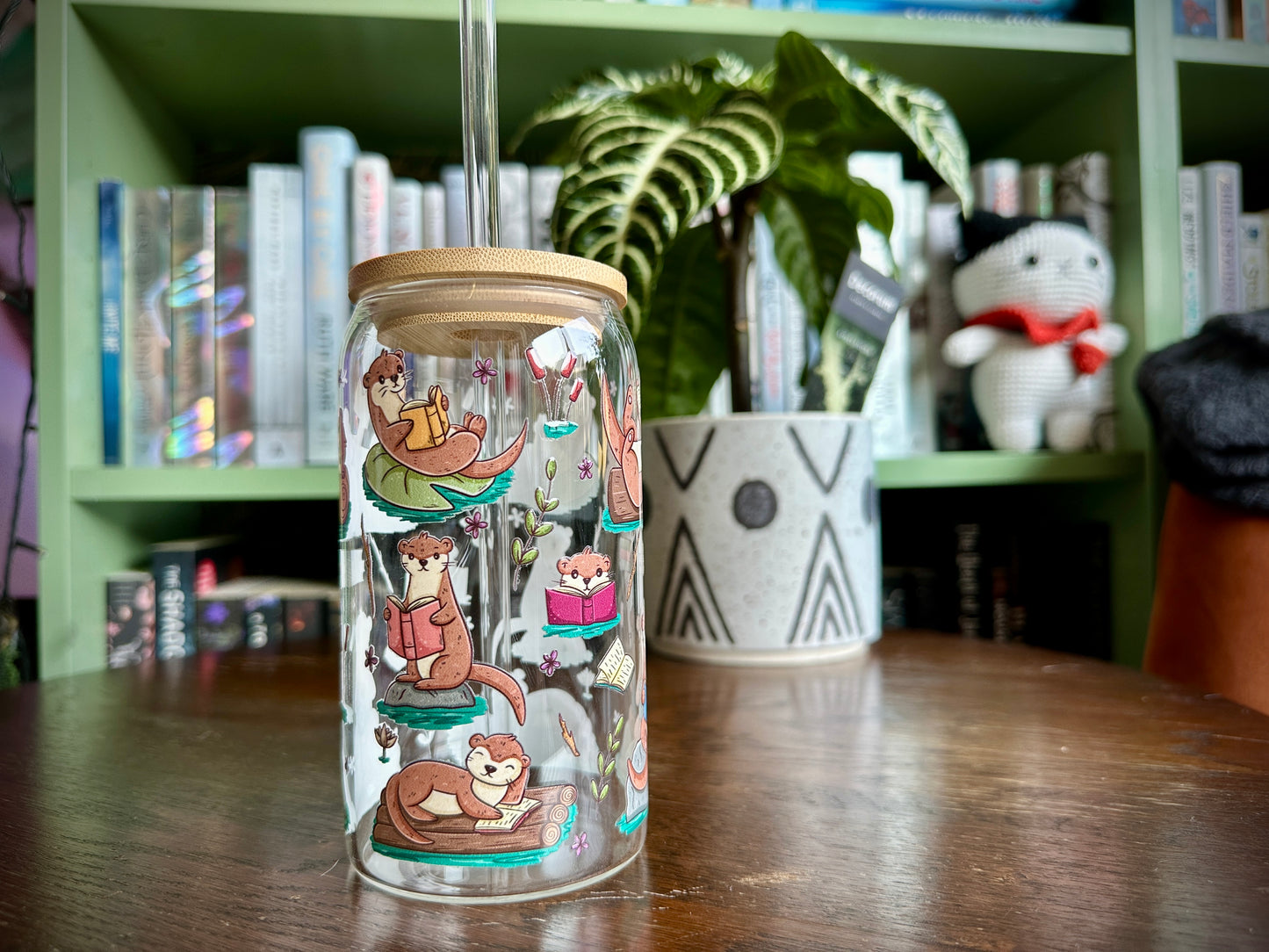 lesende Otter Glasbecher