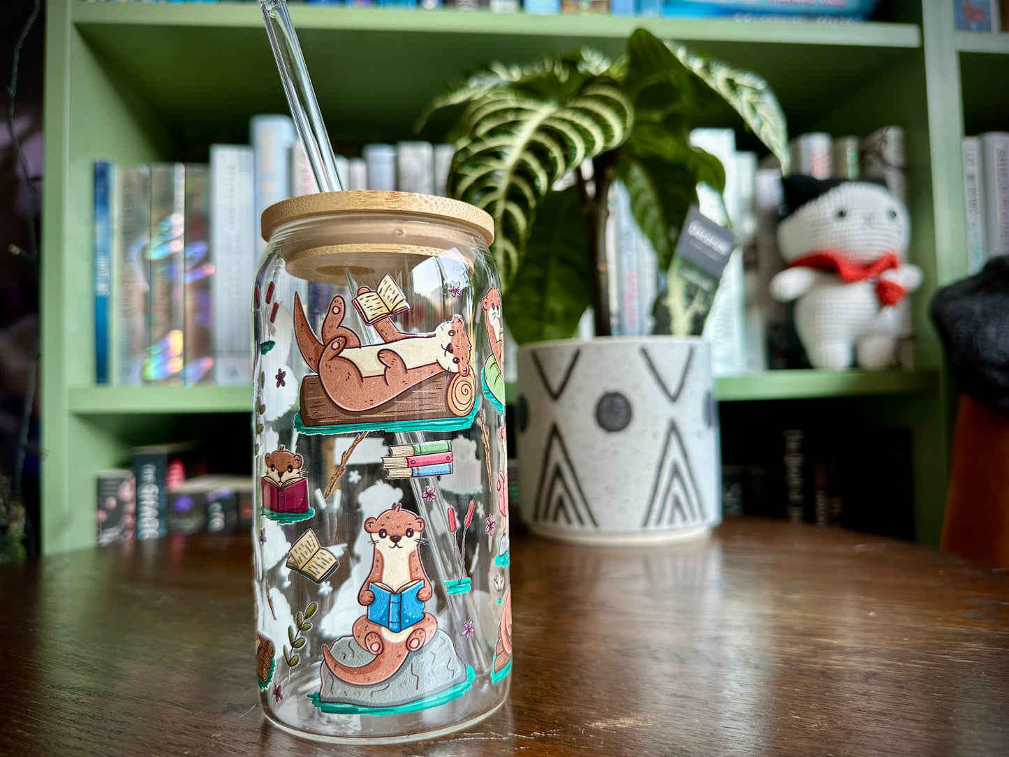 lesende Otter Glasbecher