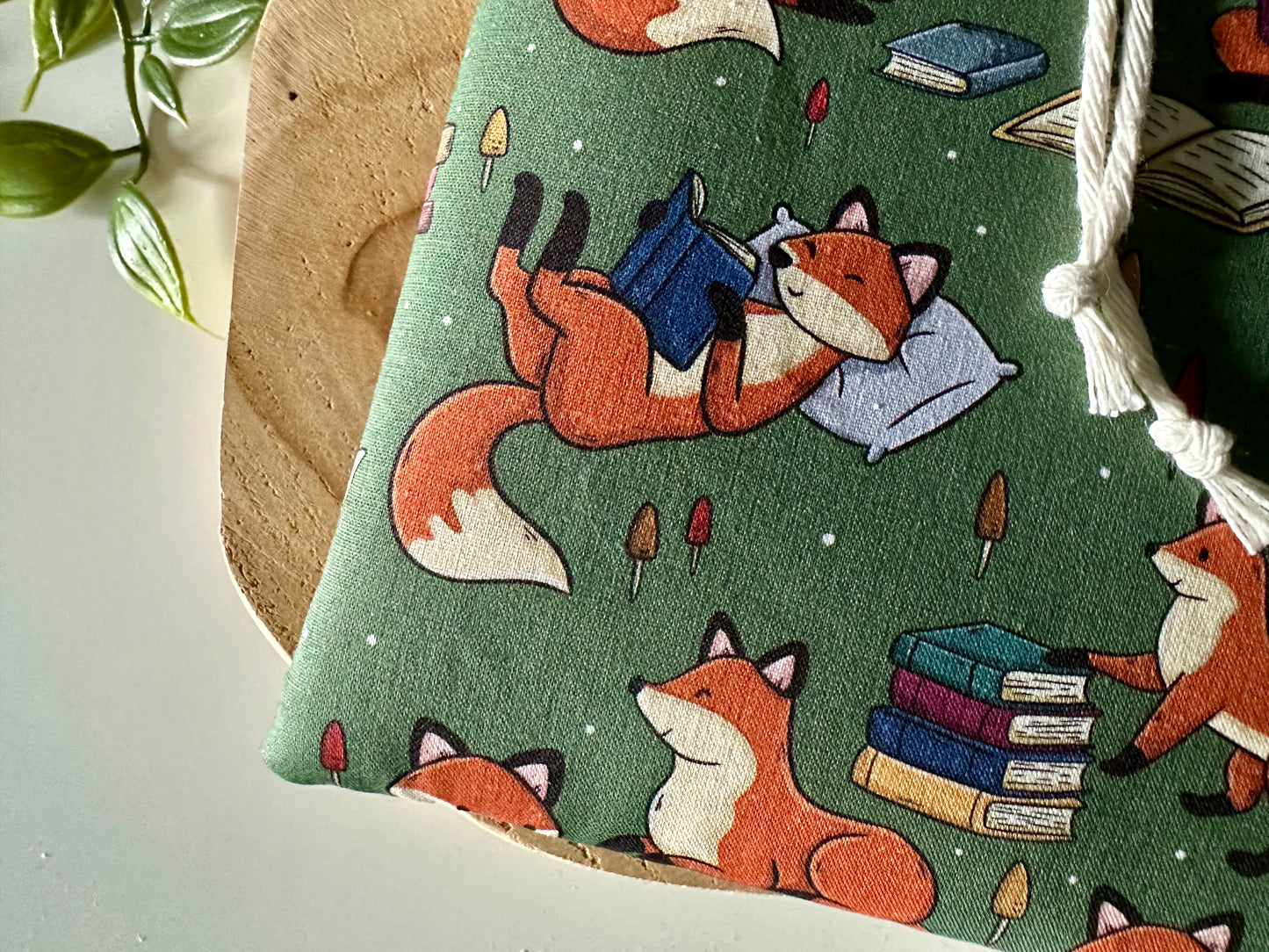 Reading Foxes E-Reader Dapper Darlings (design personnel)