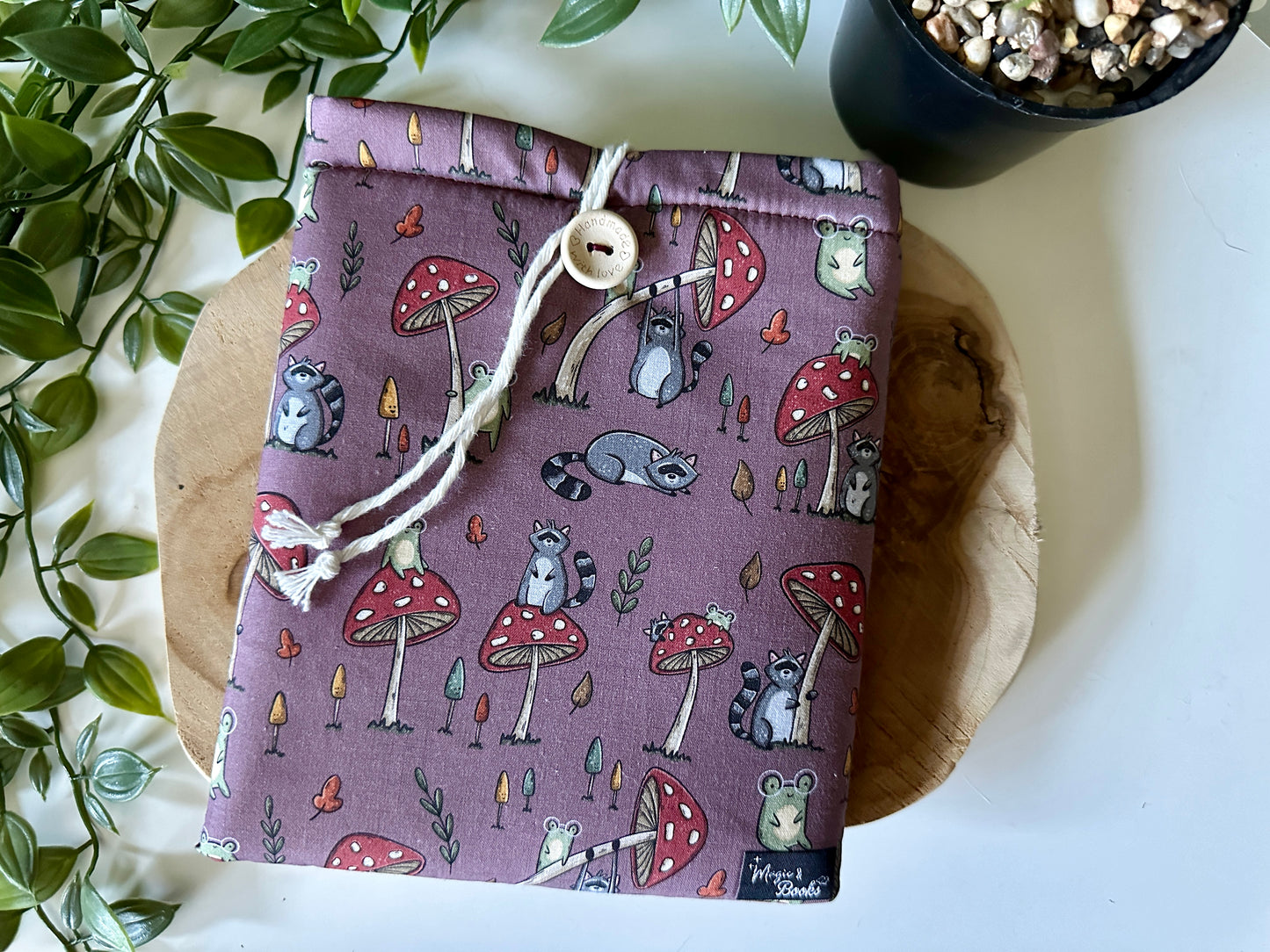 Froggie & Raccoon with Mushrooms E-Reader Sleeve (Own Design) (LIMITED EDITION)