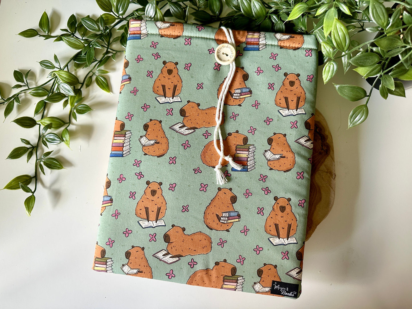 XL Capybaras & Books Booksleeve (Own Design)