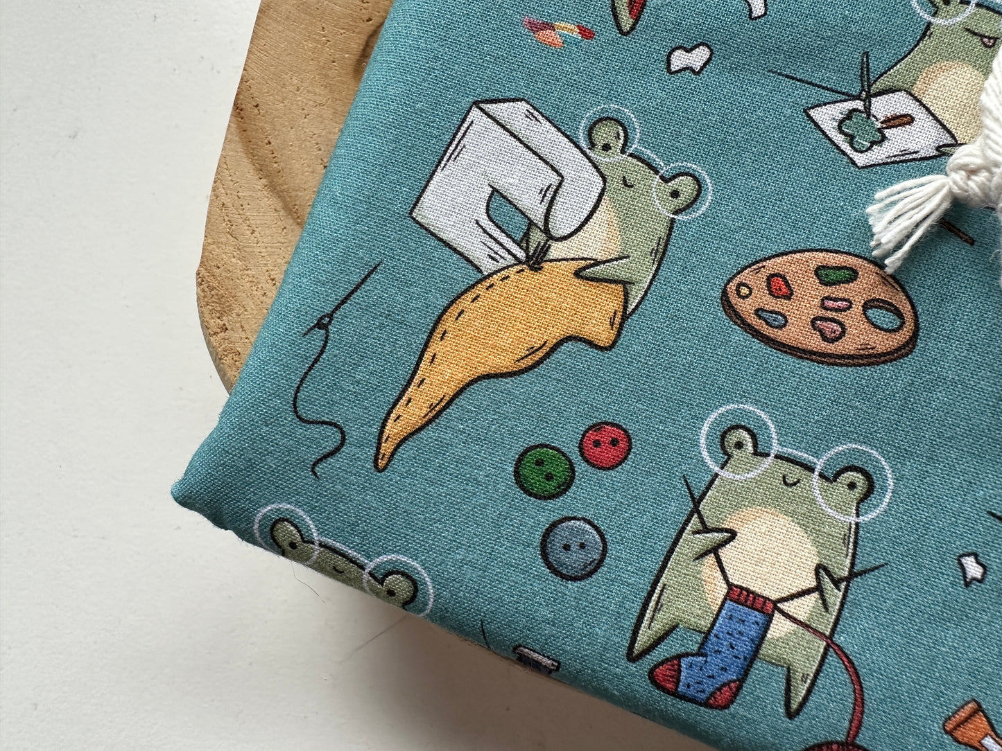 Froggie Learns Arts and Crafts E-Reader Sleeve (Own Design) (LIMITED EDITION)
