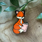 Épinglette en émail Renard Lisant