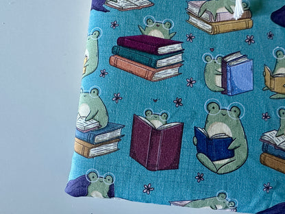XL Froggie & Books Booksleeve (Own Design)