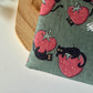 Black Cats & Strawberries E-Reader Hülle (Eigenes Design)