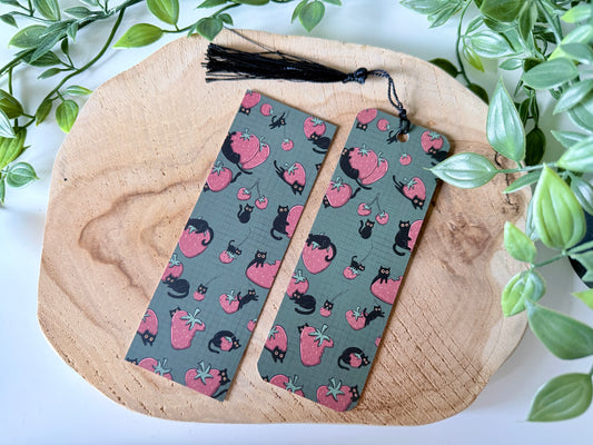 Black Cat & Strawberries Boekenlegger