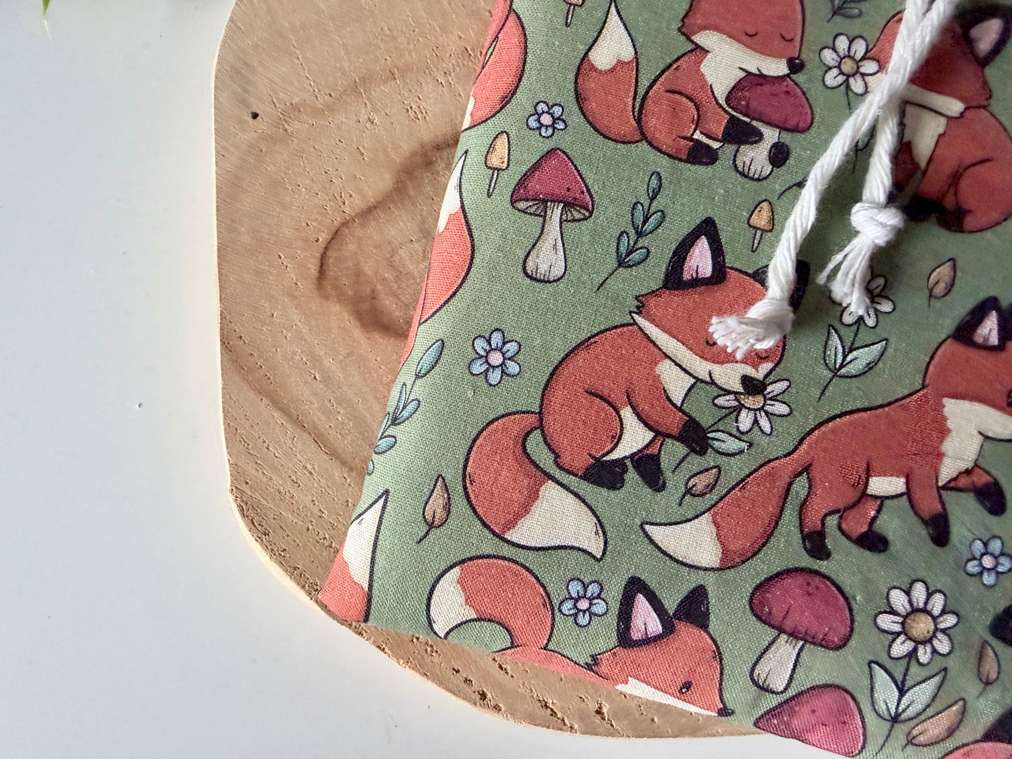 Baby Foxes Green E-Reader Sleeve (Own Design)