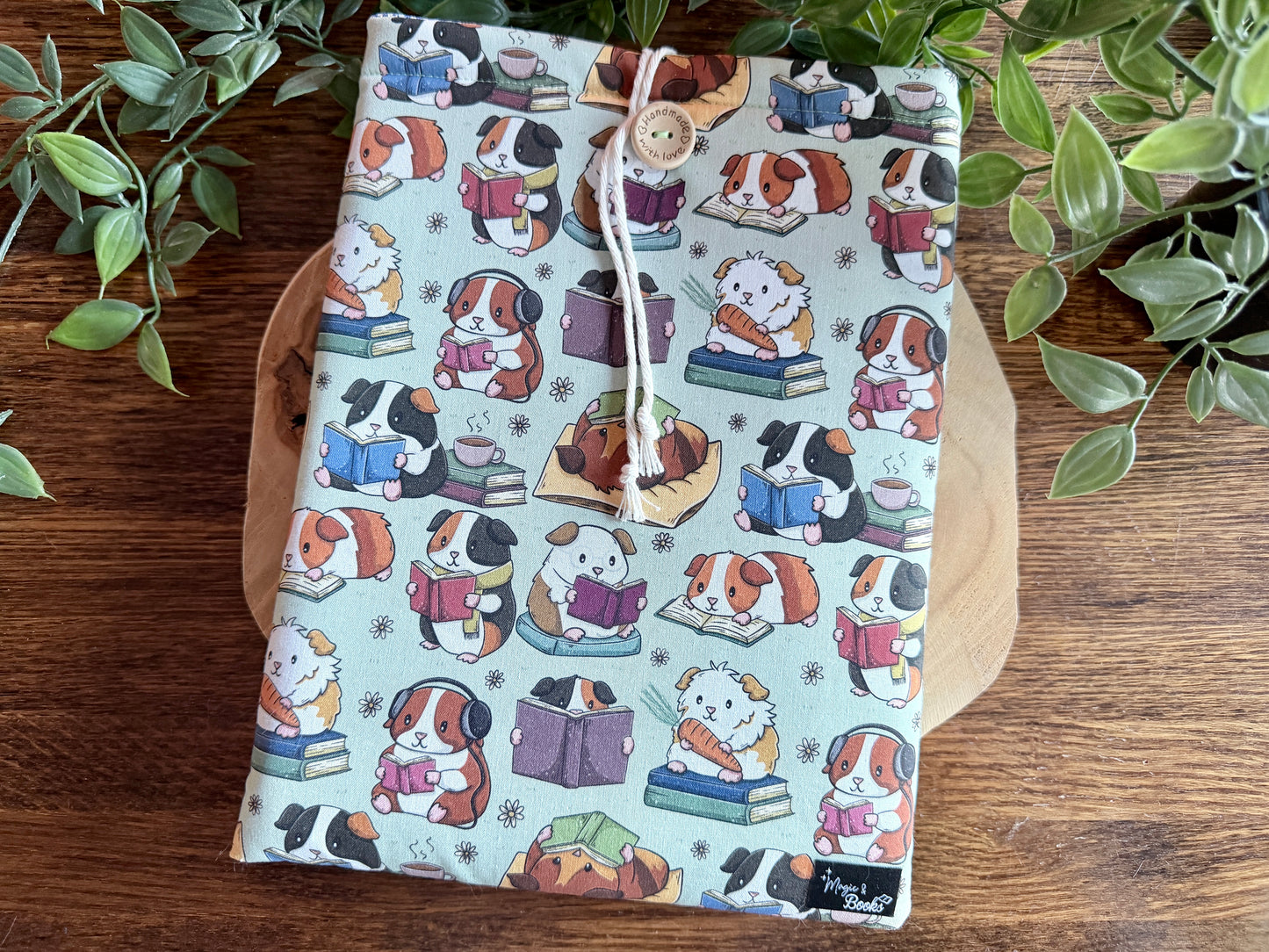 Guinea Pigs & Books Buchhülle (Eigenes Design)