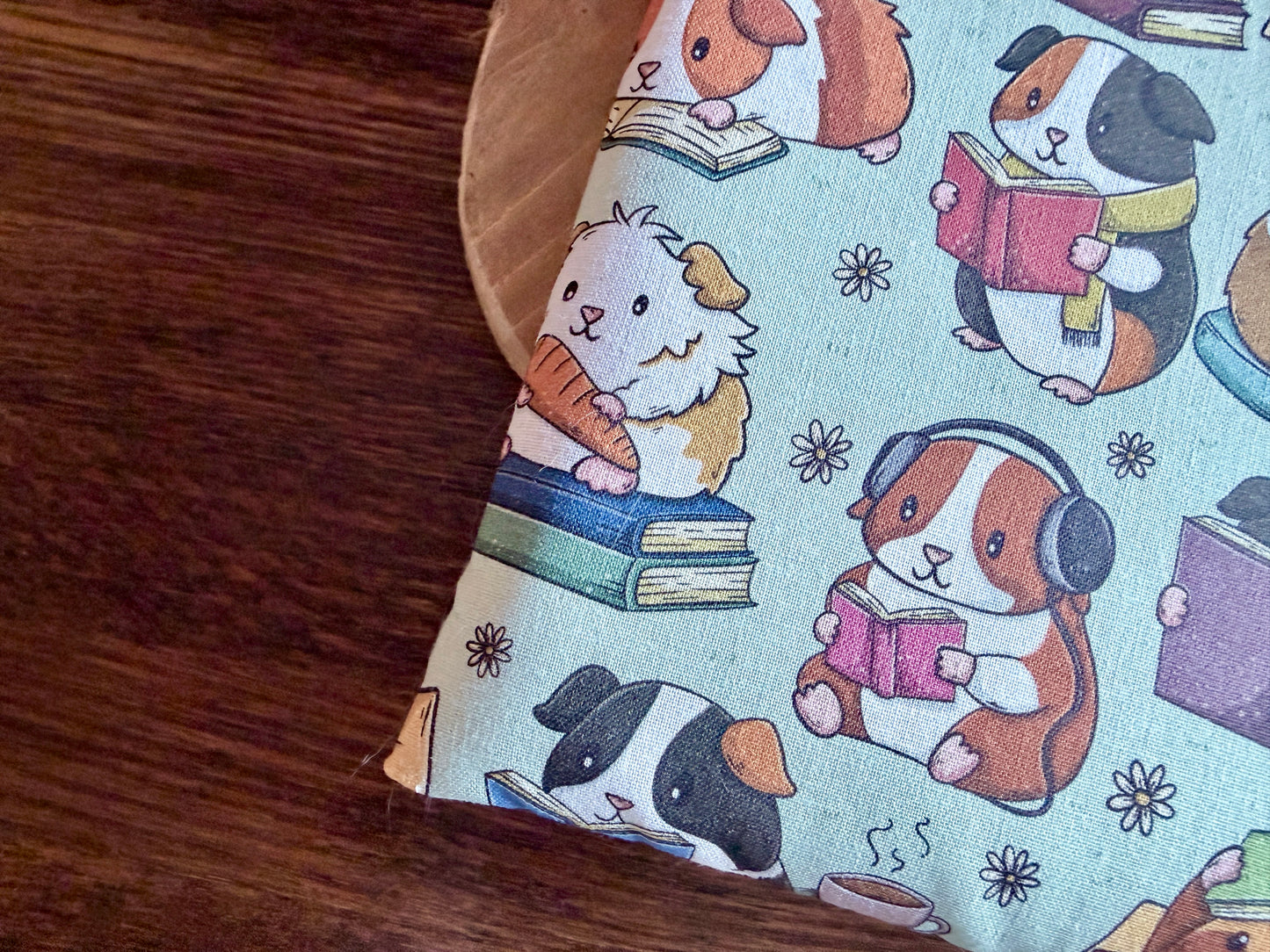 Guinea Pigs & Books Buchhülle (Eigenes Design)