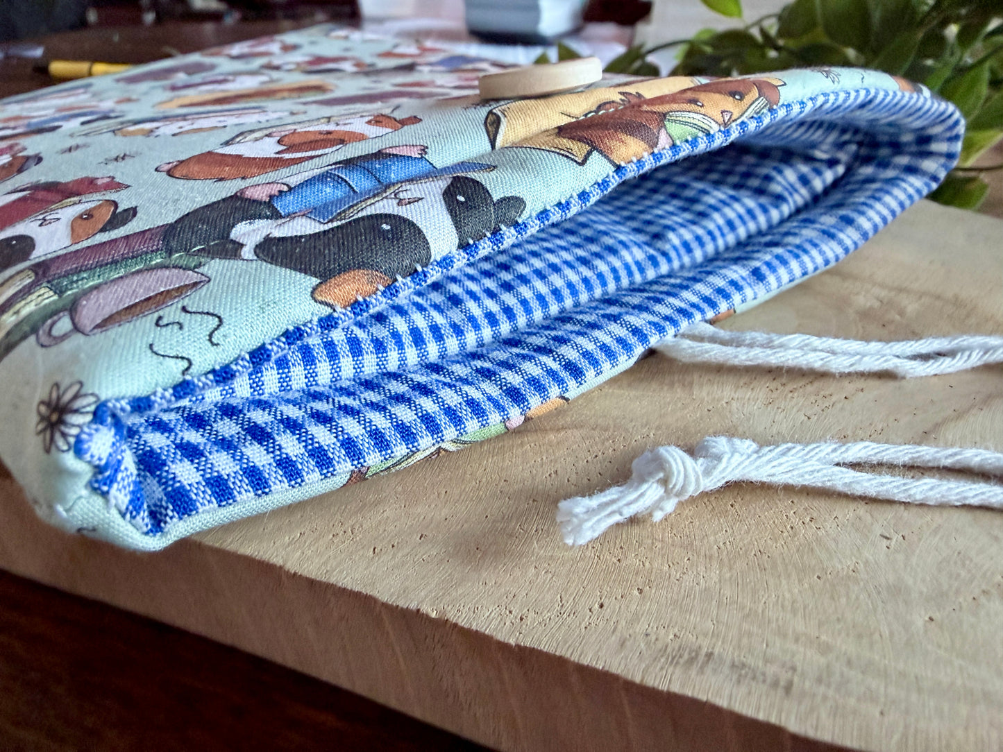 Guinea Pigs & Books Buchhülle (Eigenes Design)