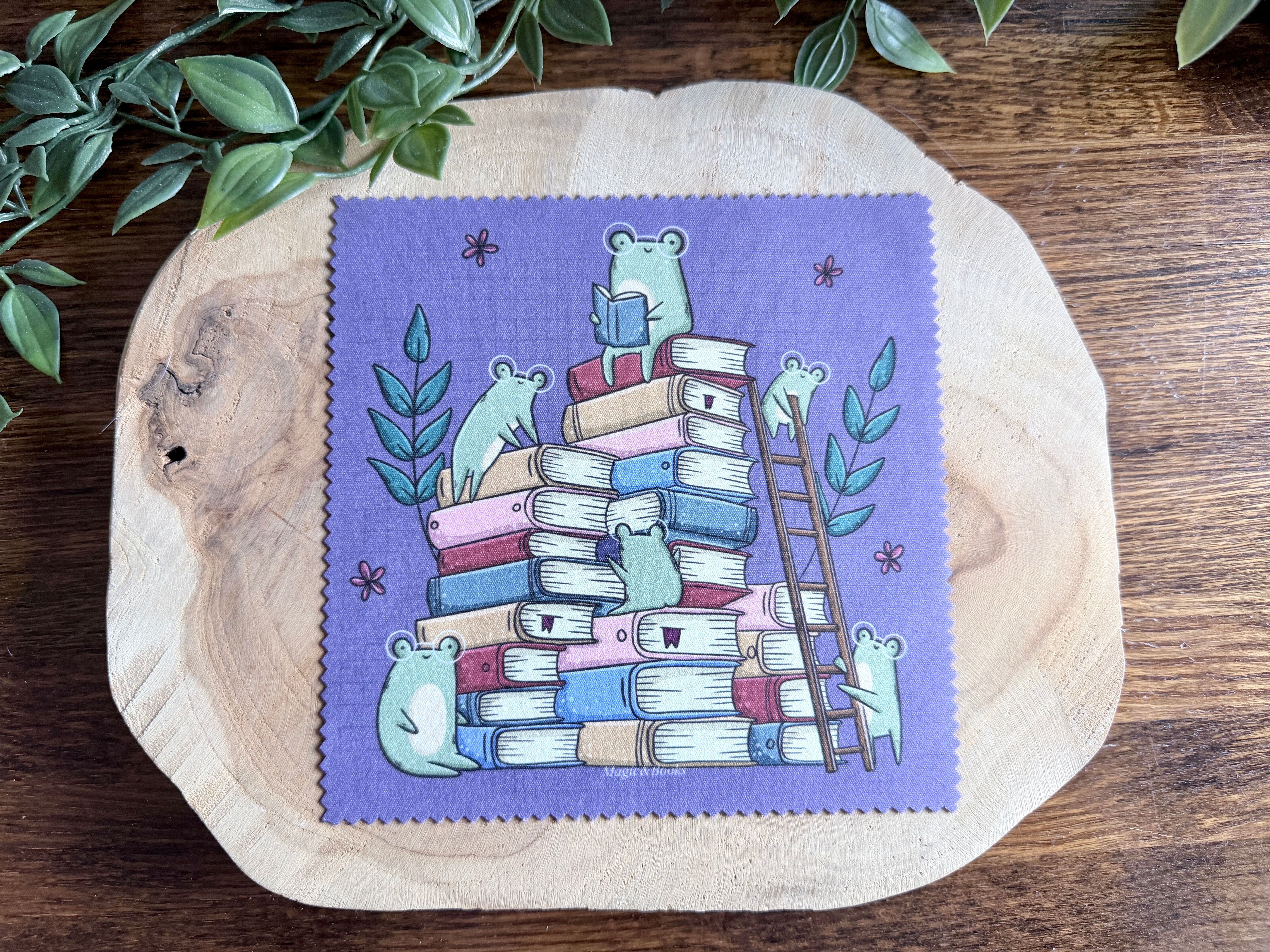 Froggie Book Stack Cleaning Cloth – Magic&Books