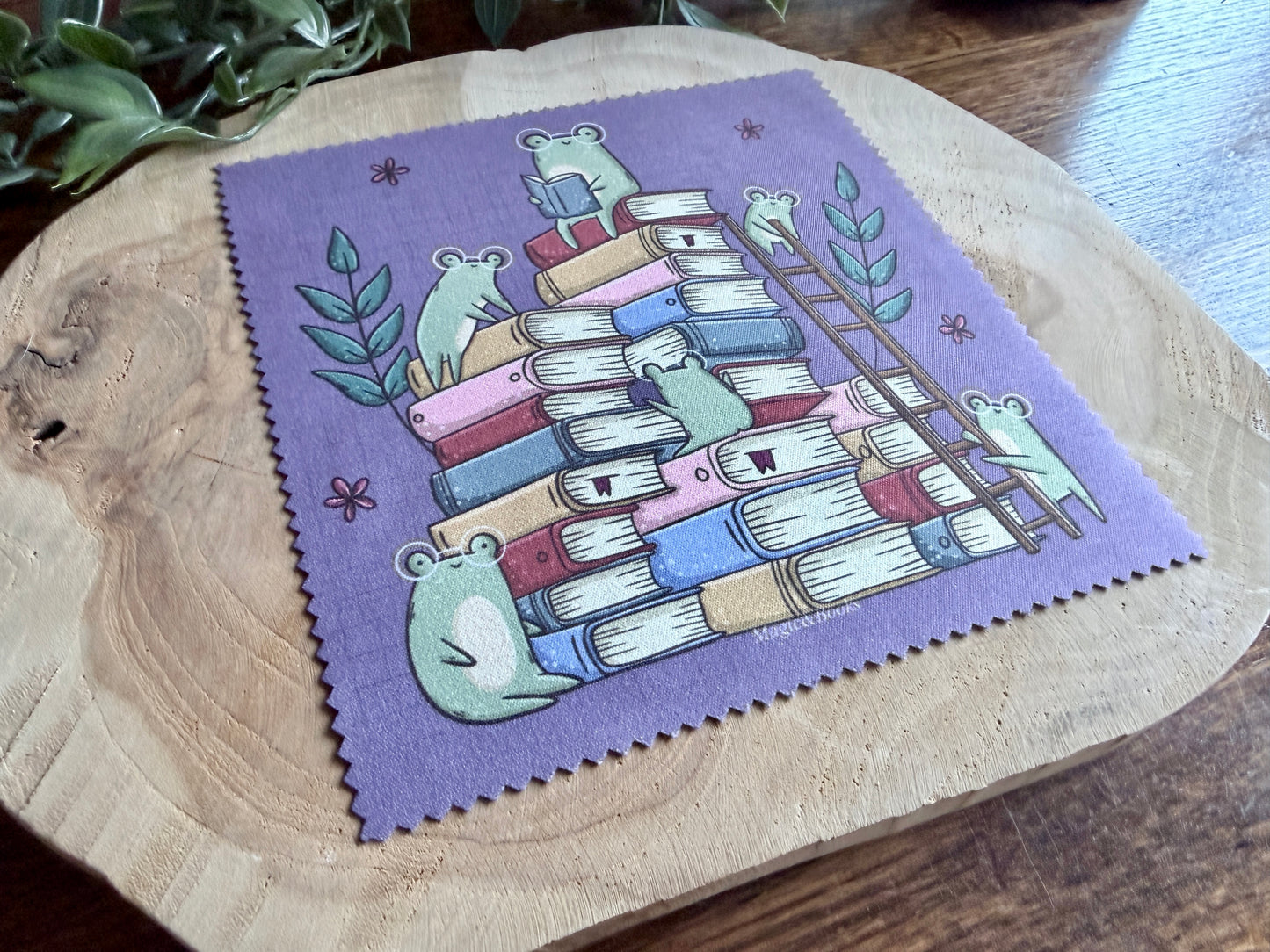 Froggie Book Stack Cleaning Cloth