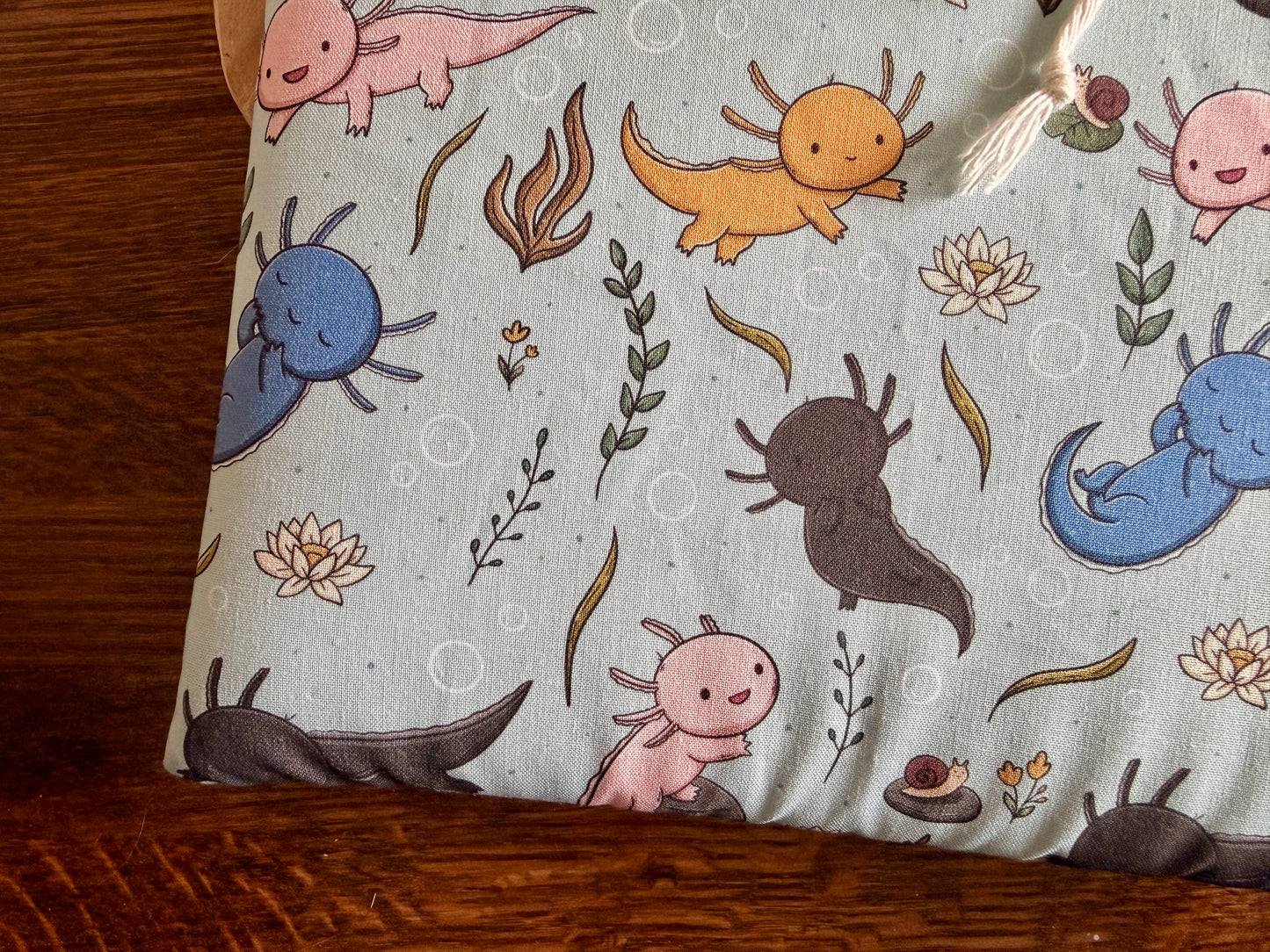 XL Axolotls Booksleeve (Eigen Ontwerp)