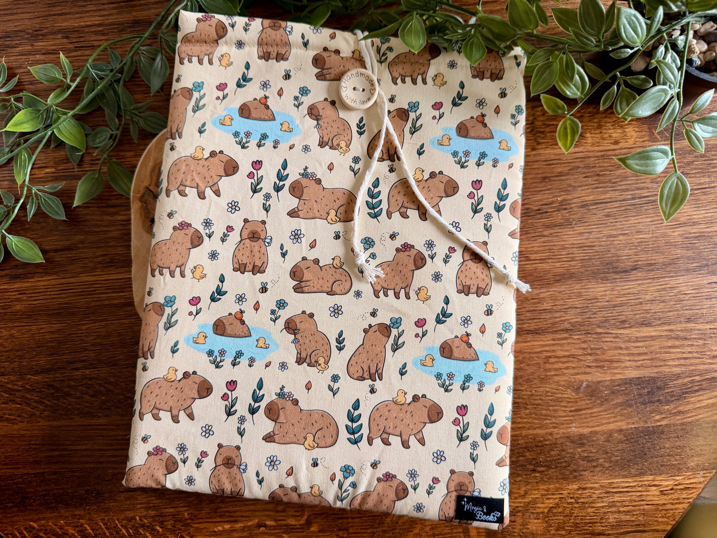 XL Capybara and Tiny Duck Booksleeve (Eigen Ontwerp)