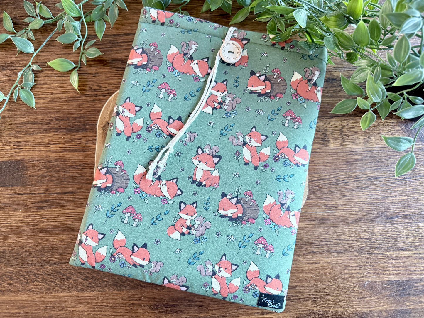 XL Fox and Squirrel Buchhülle (Eigenes Design)