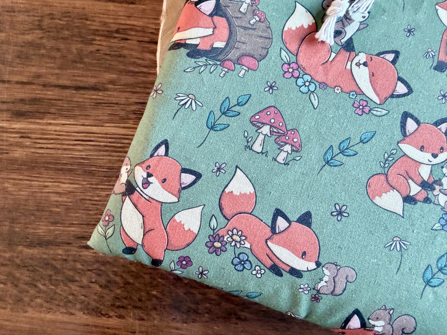 XL Fox and Squirrel Buchhülle (Eigenes Design)