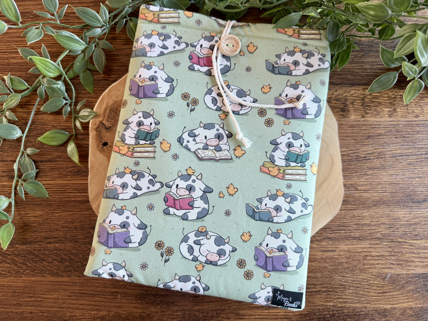 Cow and Baby Chickens Booksleeve (Eigen Ontwerp)