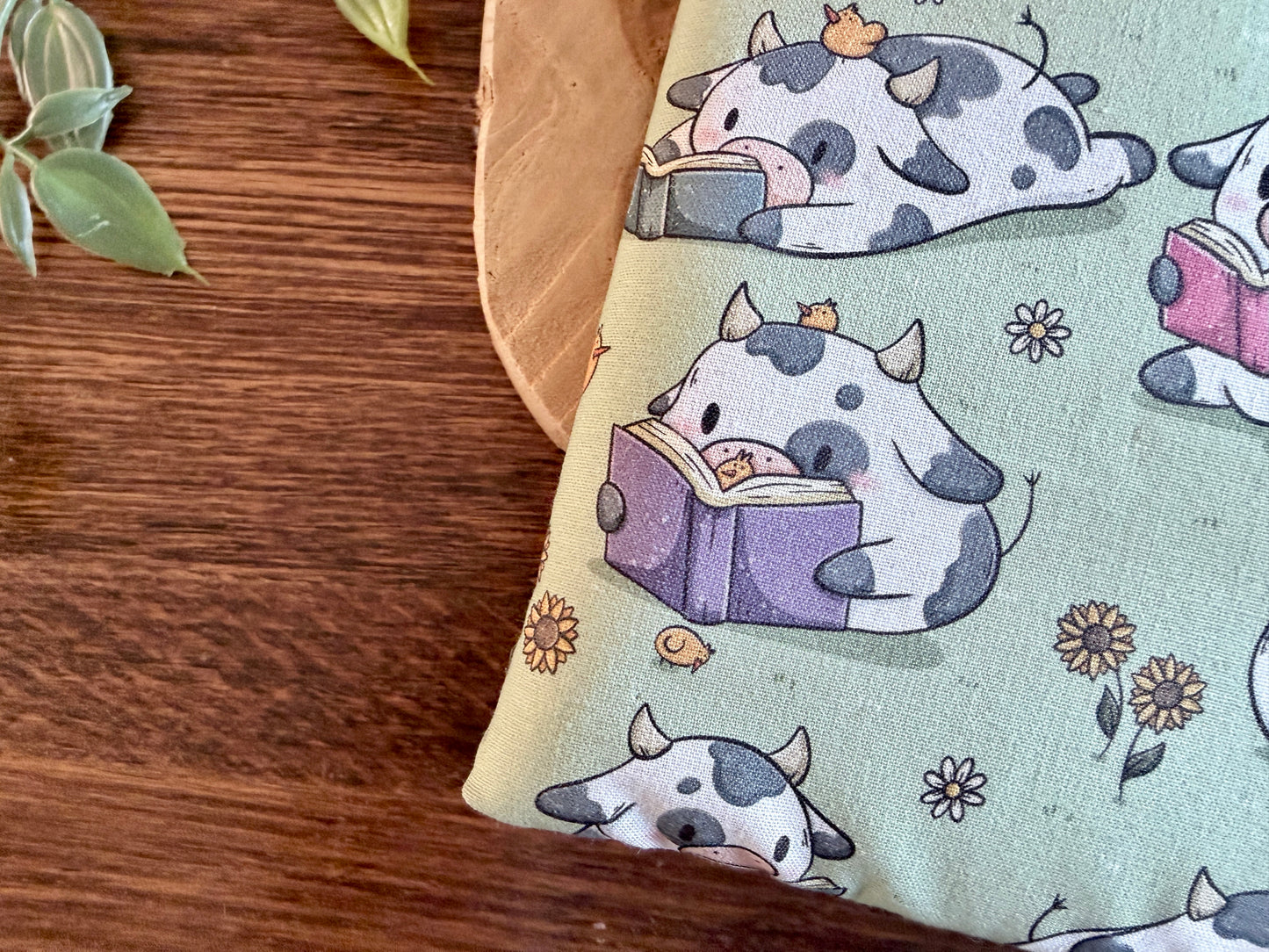 Cow and Baby Chickens Booksleeve (Eigen Ontwerp)