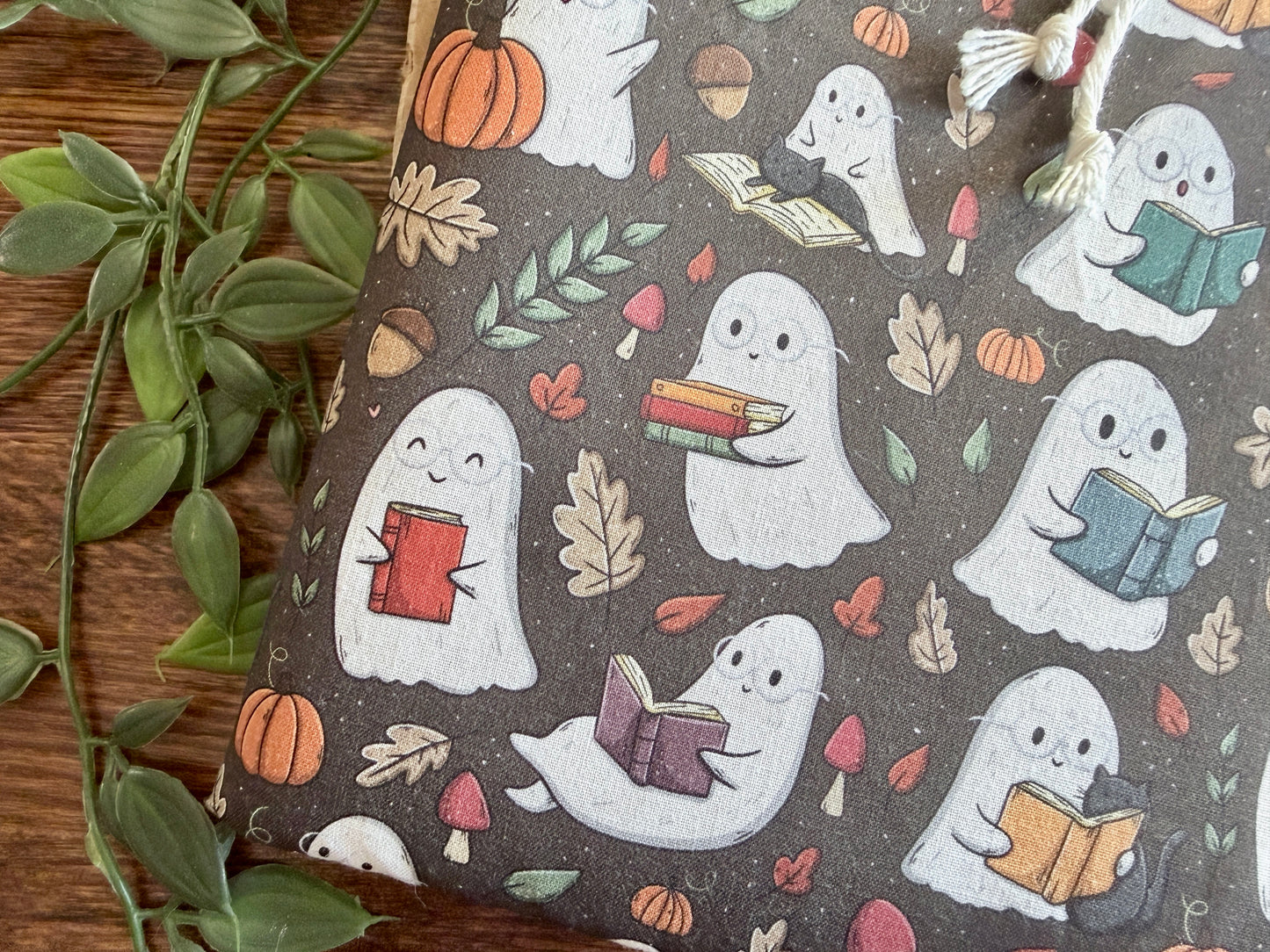 XL Reading Ghost Booksleeve (Propre Design)
