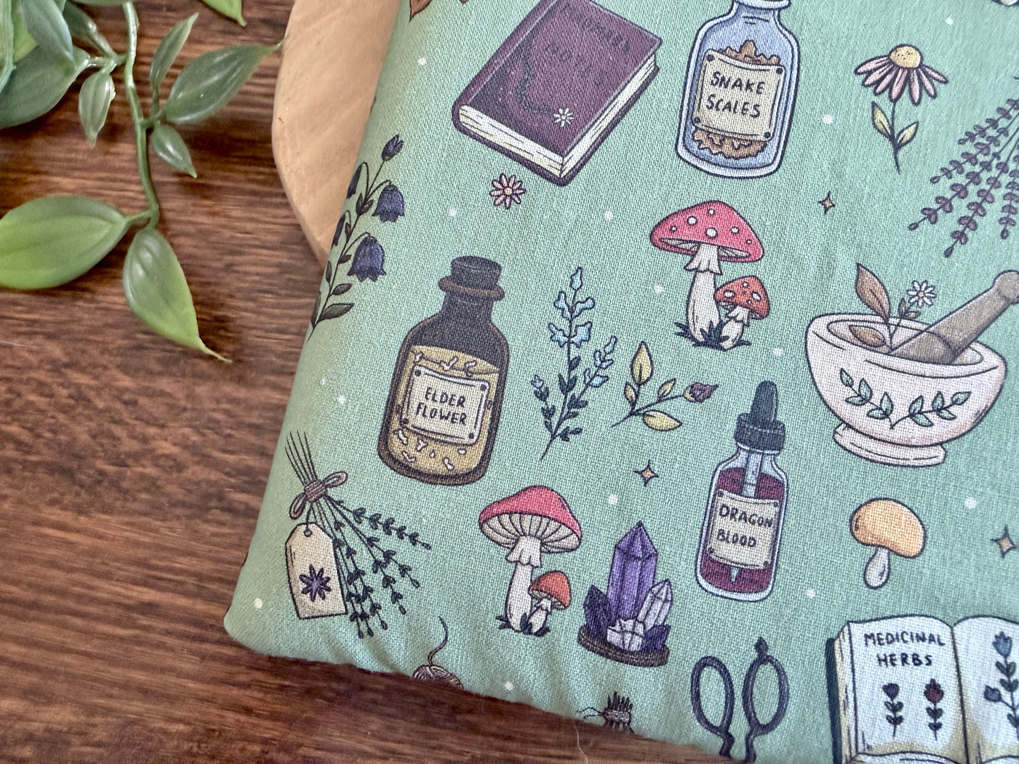 The Apothecary Booksleeve (Eigen Ontwerp)
