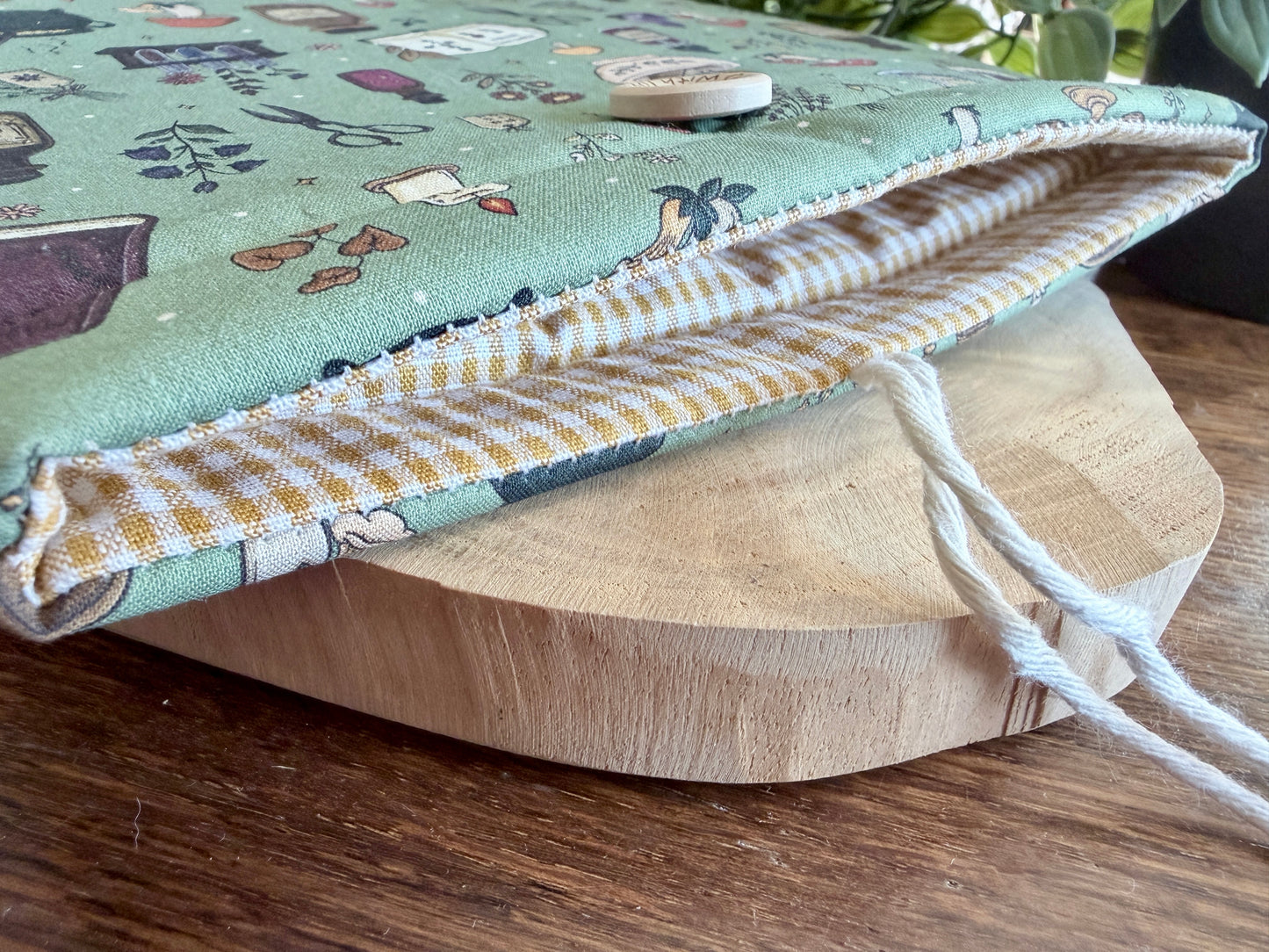 The Apothecary Booksleeve (Eigen Ontwerp)