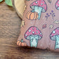 Mushroom Froggie Booksleeve (Eigen Ontwerp)