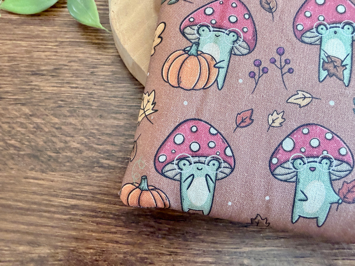 Mushroom Froggie Booksleeve (Eigen Ontwerp)