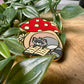 Raccoon and Mushroom broche en émail