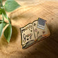 Morally Grey Romance Trope broche en émail