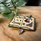 Enemies to Lovers Romance Trope broche en émail