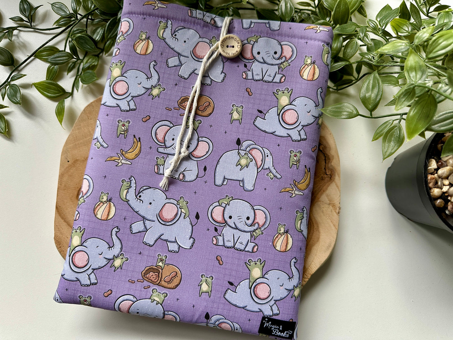 Froggie & Elephant Booksleeve (Own Design)