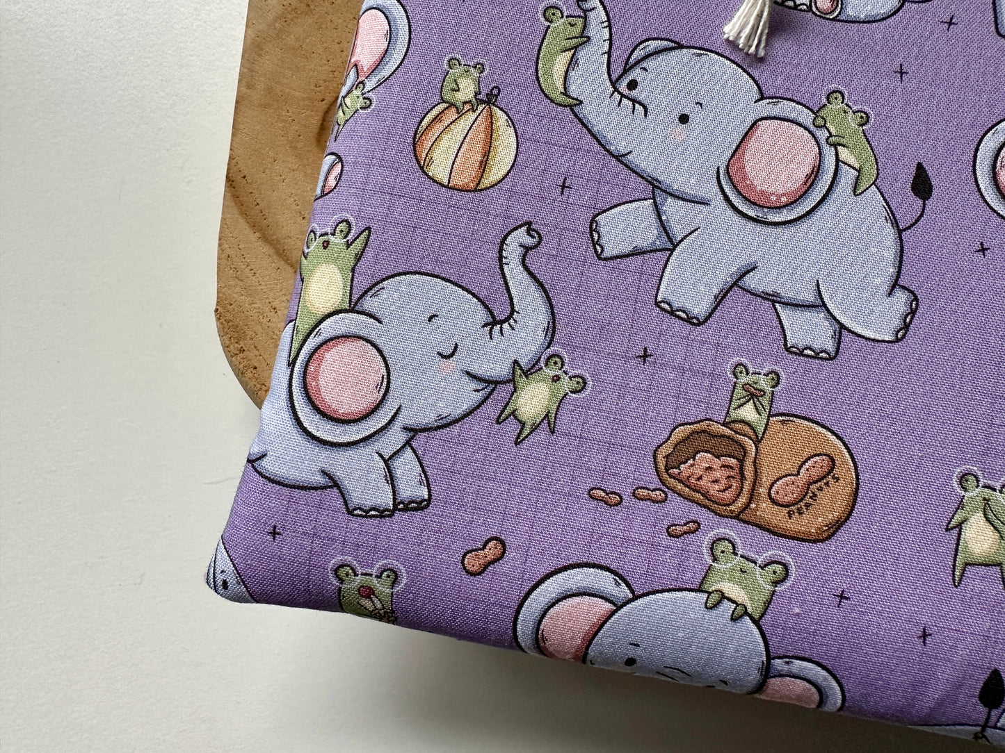 Froggie & Elephant Booksleeve (Own Design)