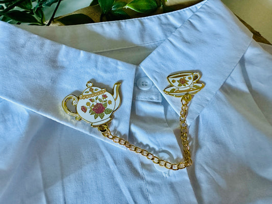 Service à Thé Enamel Collar Pin